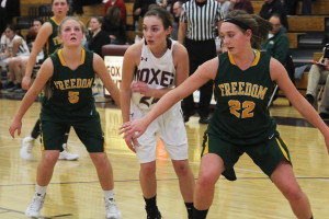 FHS VarGirls JadaHelmsKendraTandeskiMichelleWolf1 rg 12-11-15